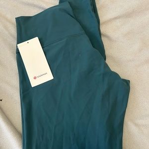 NWT Lululemon 28” Aligns